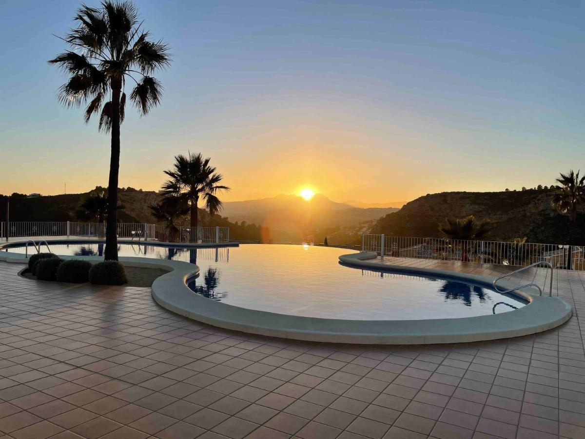 Tranquility, Sun, Breathtaking Views & 7 Minutes Drive To Sea Apartment Бенитачел Екстериор снимка